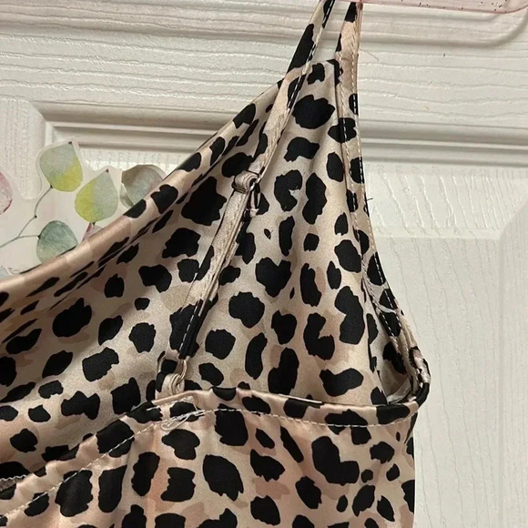 🐆🤍 Forever 21 Cheetah print animal print tank top in S EUC - Picture 5 of 9